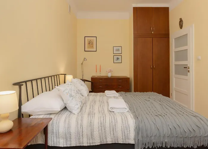Warsaw New Town Square Apartment For 5 Guests By Noclegi Renters