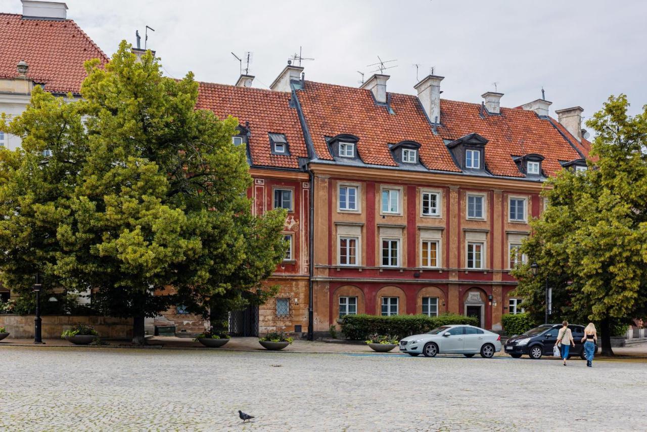 Апартаменти New Town Square For 5 Guests By Renters *