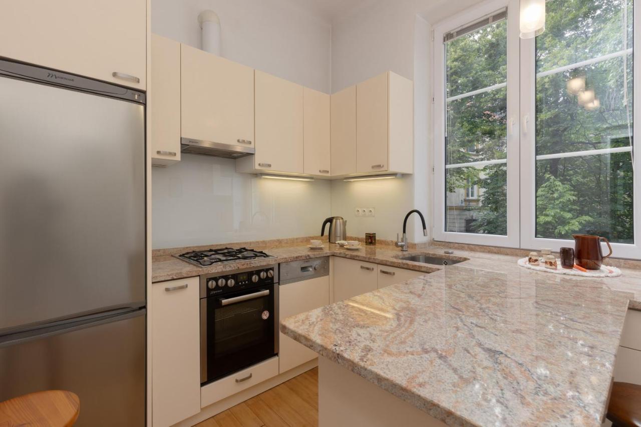 New Town Square For 5 Guests By Renters Апартаменти Варшава
