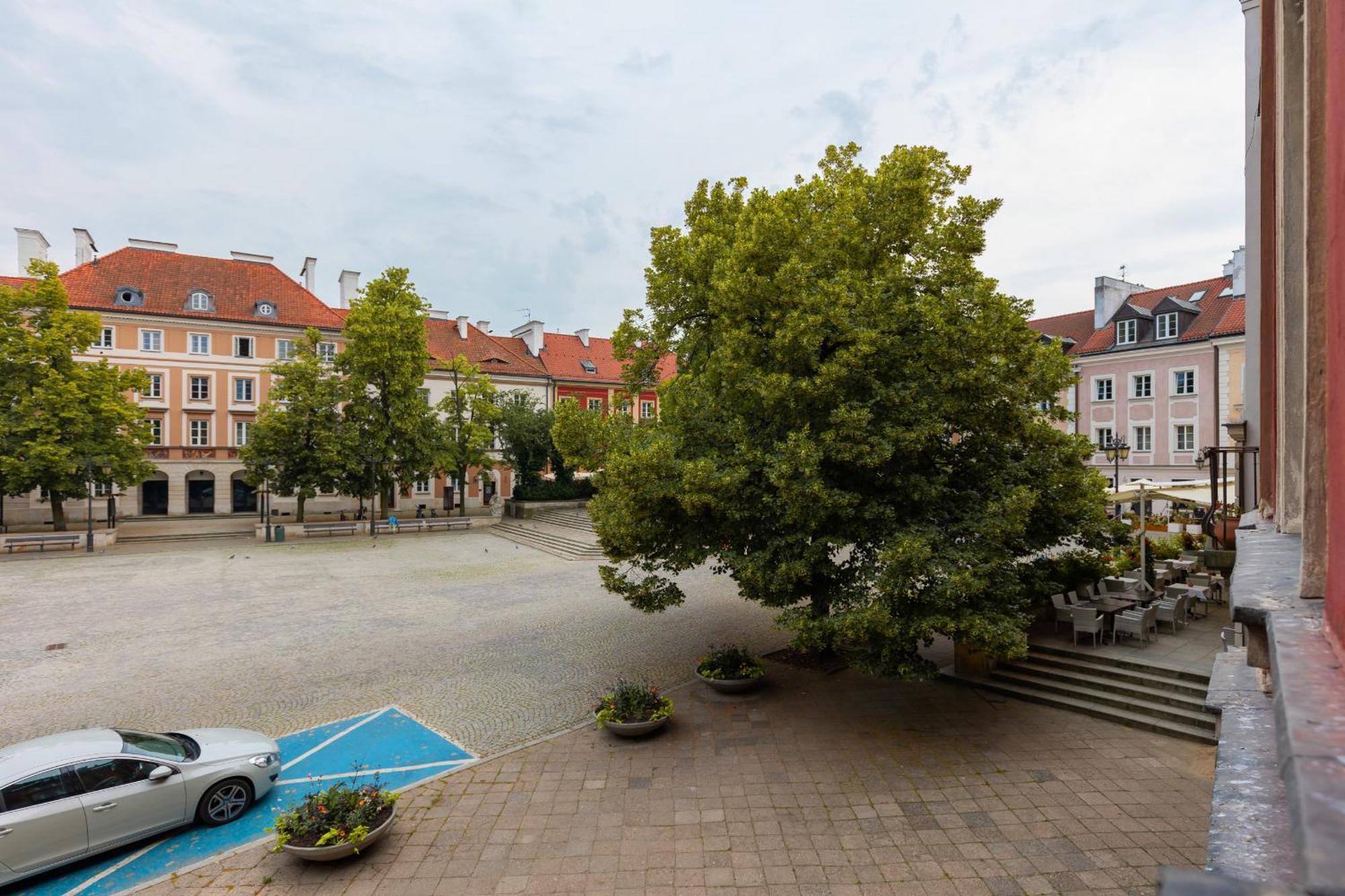 Апартаменти New Town Square For 5 Guests By Renters Варшава