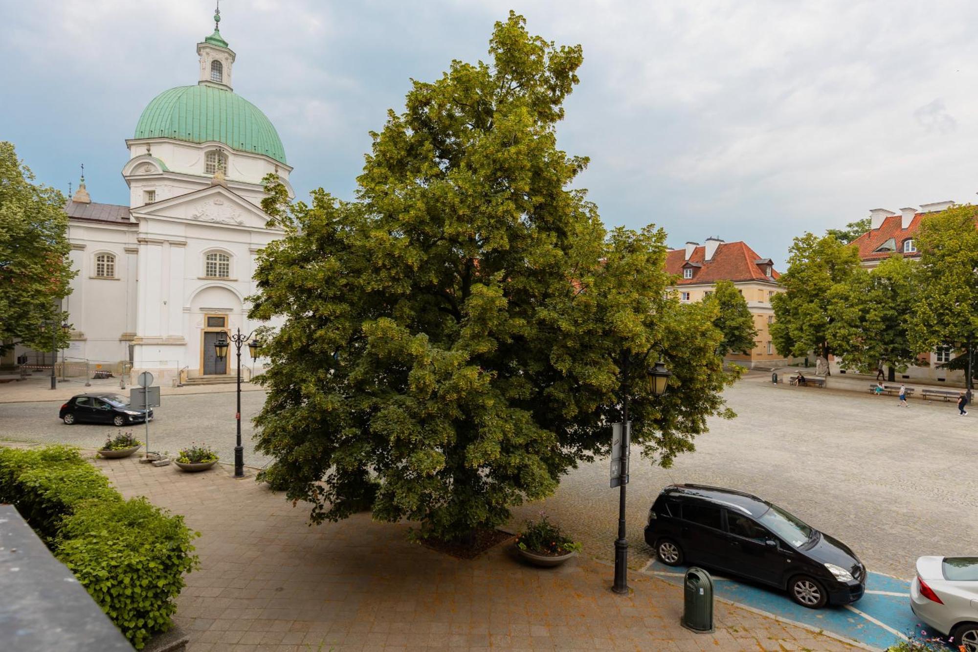 New Town Square For 5 Guests By Renters Апартаменти *